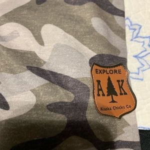 Alaska Chicks Pullover - lightweight